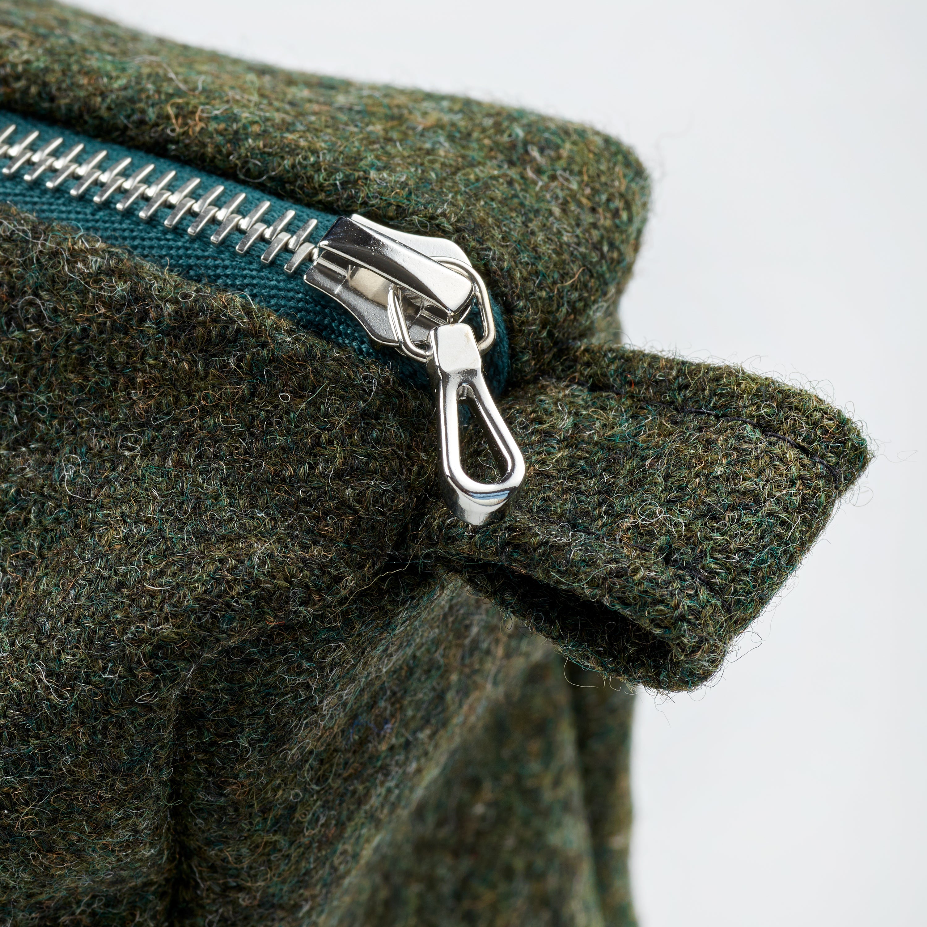 Fox Tweed Forest Green Medium Wash Bag