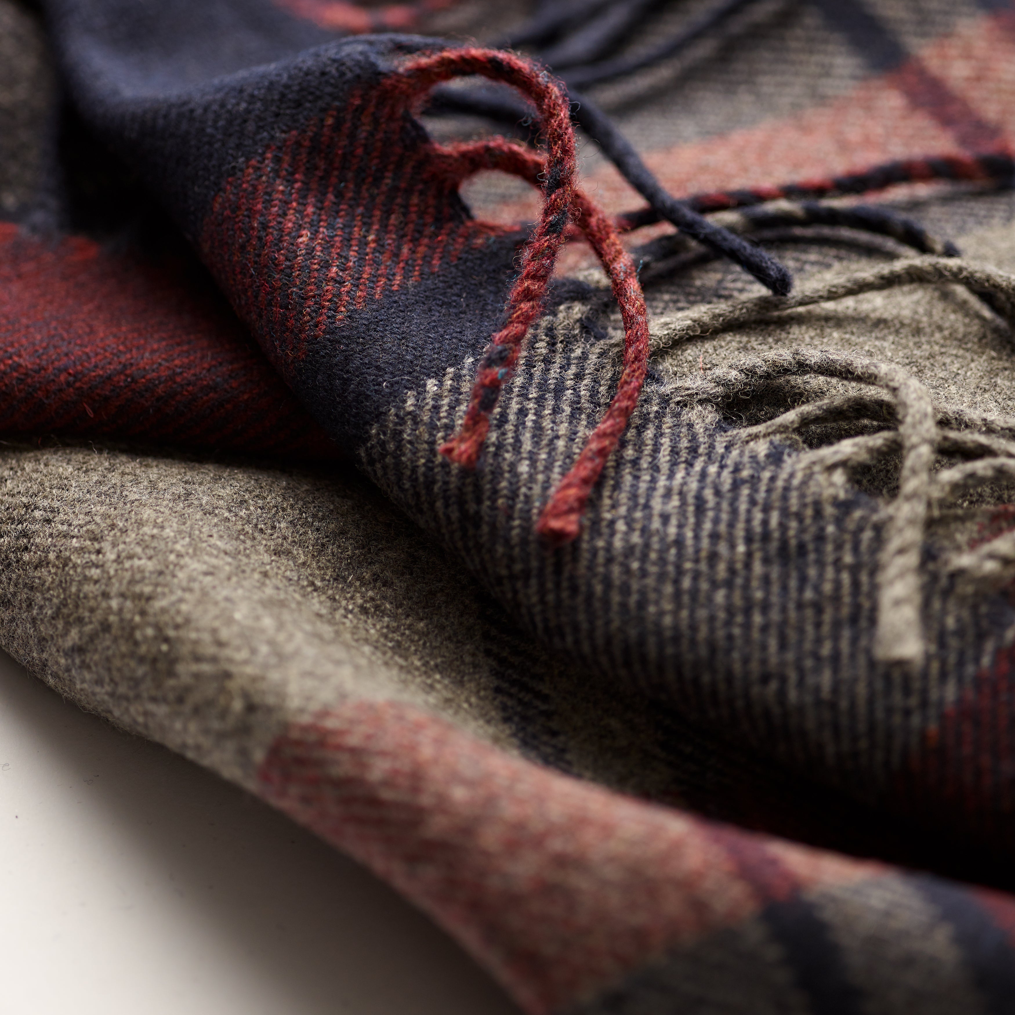 FoxBrothers-Luxury-51%-Cashmere-49%-Merino-Wool-Scarf-Wine-Navy-Check-with-fringe.